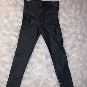 “Wet” black leggings